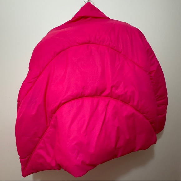 Oversized fluorescent pink puffy jacket 🤍 - Picture 2 of 3
